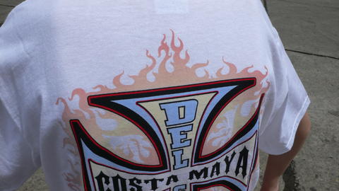Ronnie's black & white shirt becomes coloured in sunlight